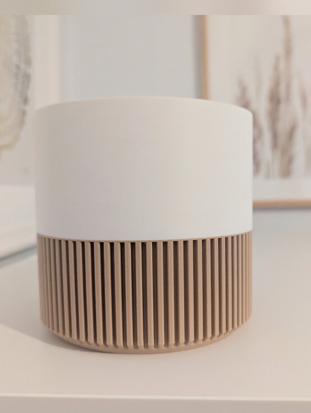 Small Plastic Vase x1 - Picture 2 of 5